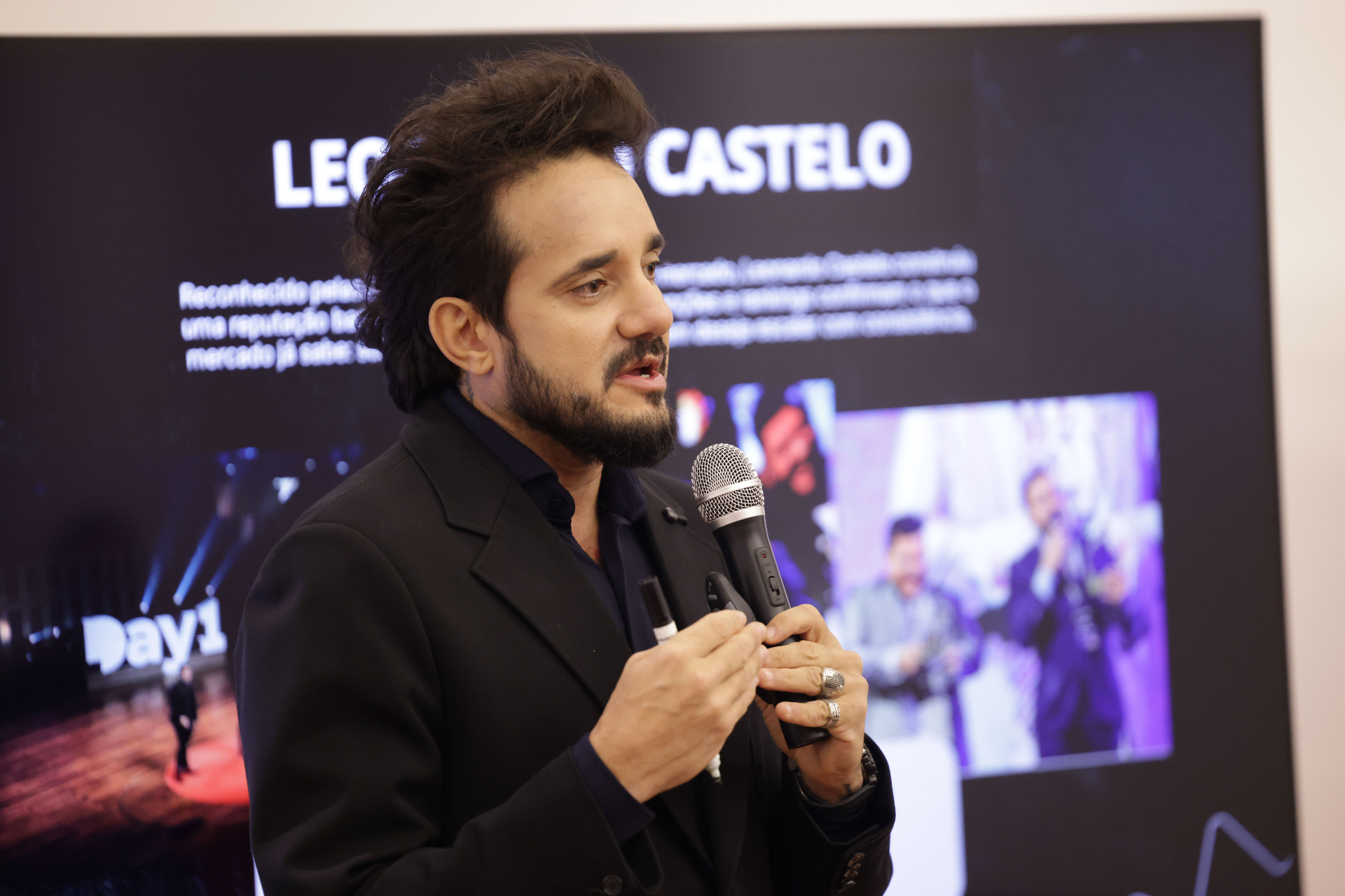 Palestrante apresentando estratégias de importação